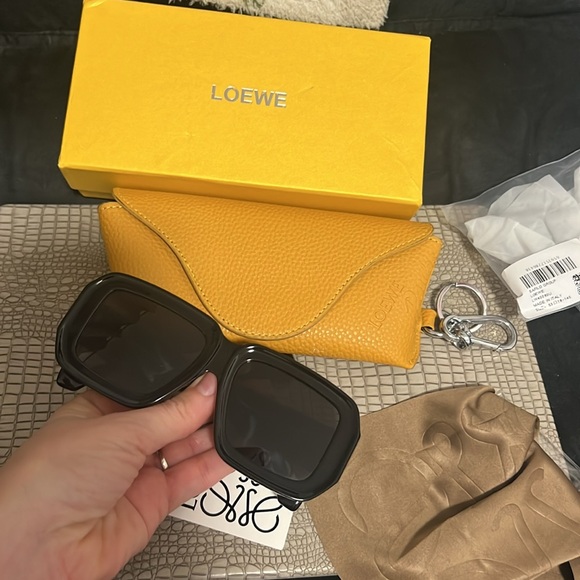 🤩LOEWE SUNGLASSES🤩 Loewe and paula’s sungla !NWT - Picture 3 of 7
